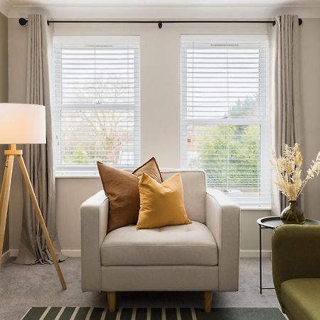 Modern 2-Bedroom Apartments With Free Parking In ليمينغتون المظهر الخارجي الصورة