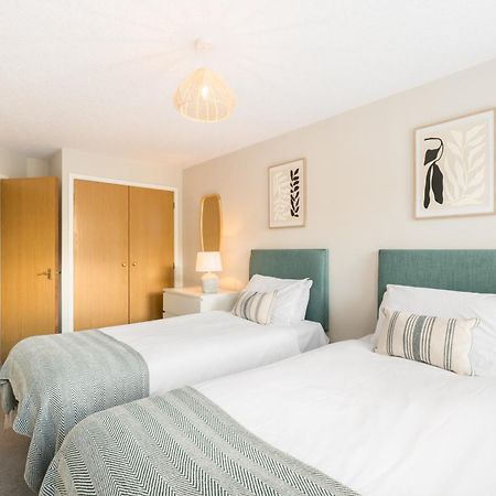 Modern 2-Bedroom Apartments With Free Parking In ليمينغتون المظهر الخارجي الصورة