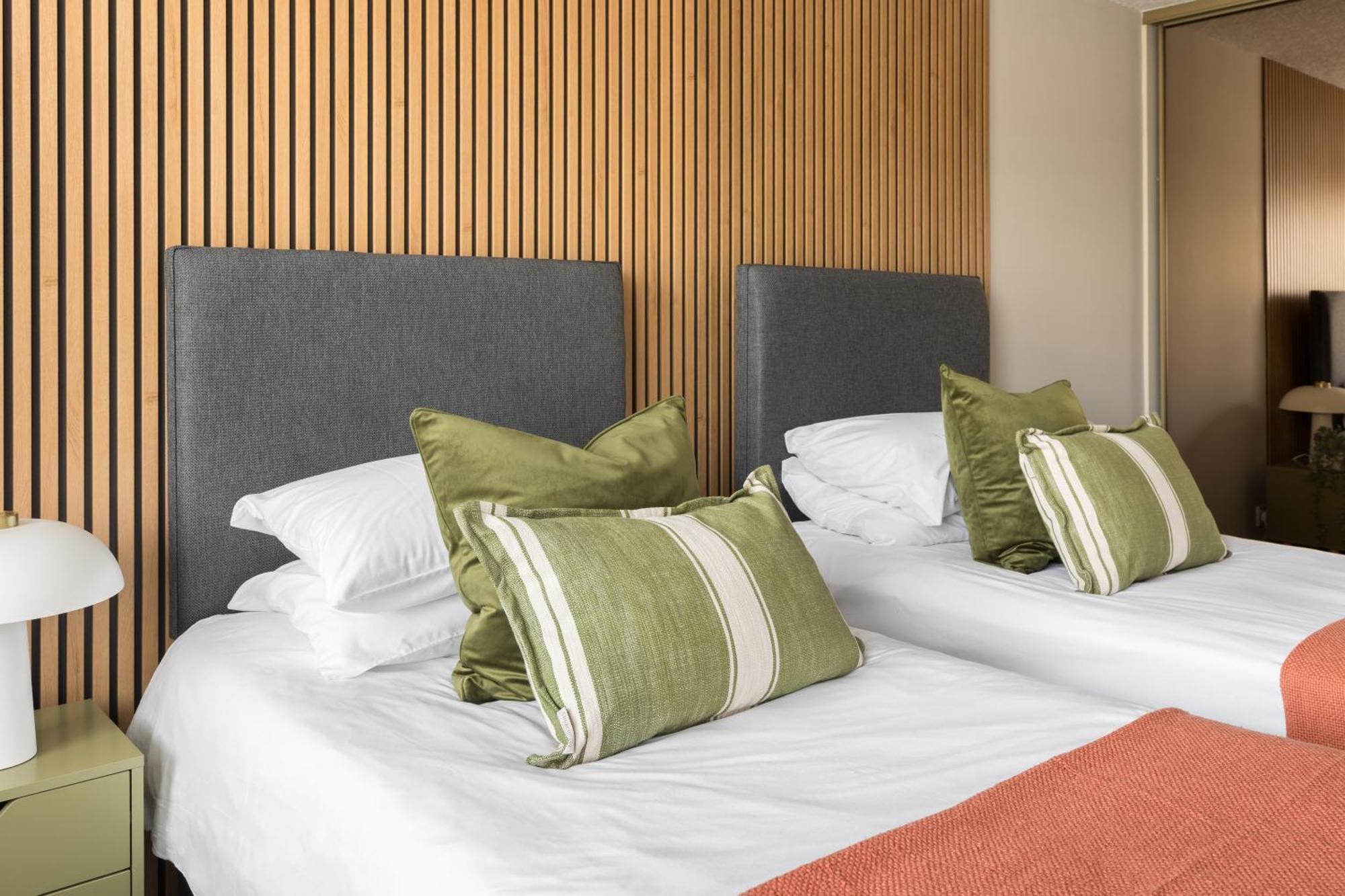 Modern 2-Bedroom Apartments With Free Parking In ليمينغتون المظهر الخارجي الصورة